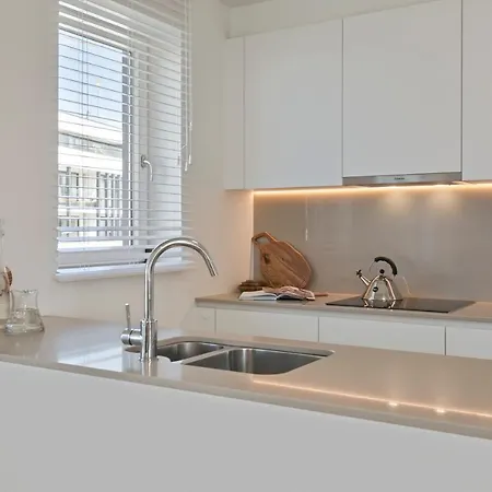 Modern New Appartement With Sunny Terrace And Parking شقة كنوك هايست