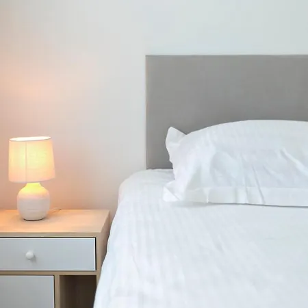 شقة Modern New Appartement With Sunny Terrace And Parking